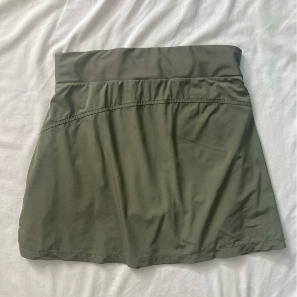 Nike Bliss Luxe Training Athletic Skort Size Medium Khaki Green - Picture 3 of 9